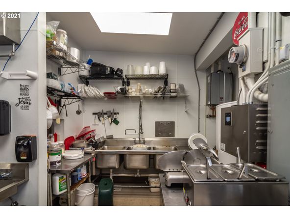 1270 W Harvard Ave, Roseburg, OR 97471